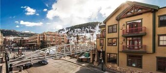 Penthouse Luxury Downtown Location Right Next To Lift!