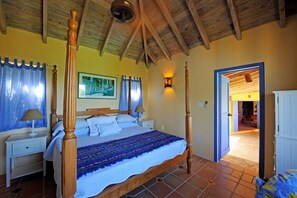 4 slaapkamers, een kluis op de kamer, een strijkplank/strijkijzer