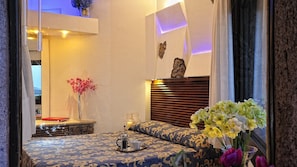 2 bedrooms, in-room safe, desk, free WiFi