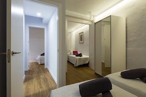 1 slaapkamer, een strijkplank/strijkijzer, internet, beddengoed