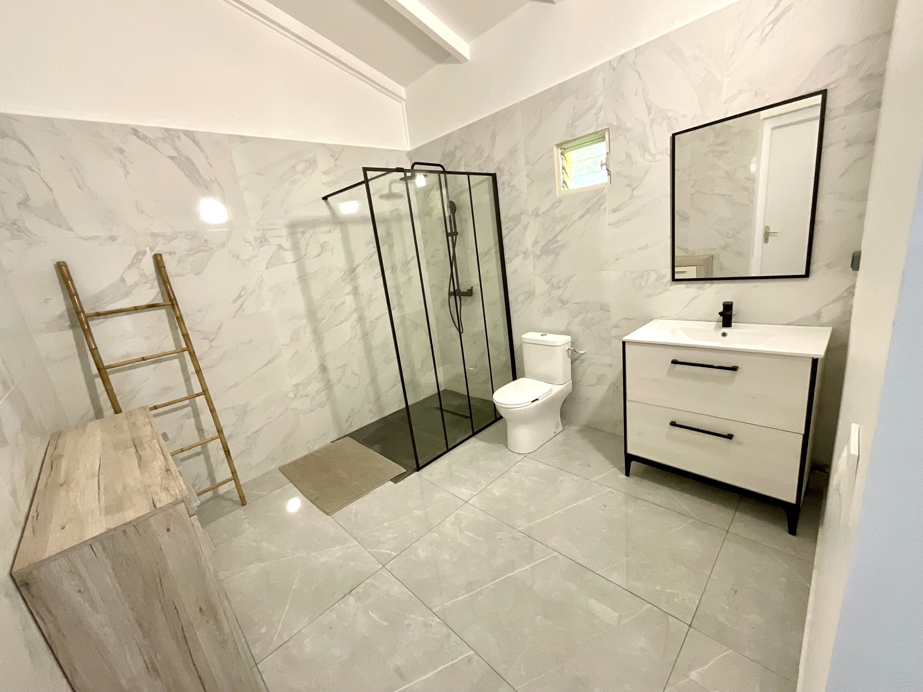 Douche, serviettes fournies