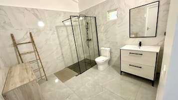 Douche, serviettes fournies