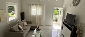 a nice, nice and well ventilated house