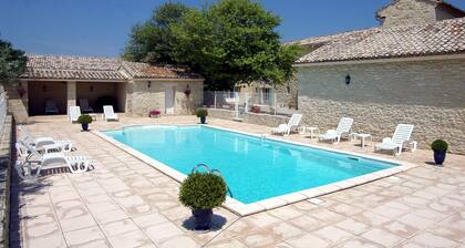 Uzès superb apartment in a farmhouse 800 m from the city center