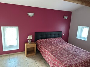 4 chambres, fer et planche à repasser, Wi-Fi