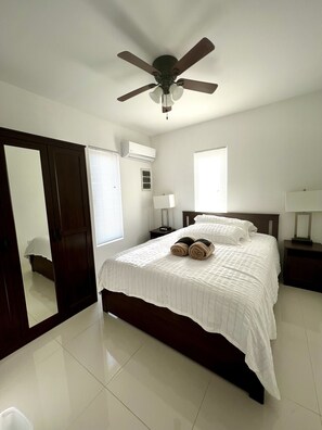 3 bedrooms, iron/ironing board, WiFi, bed sheets - Located only minutes away from the Palm Beaches. 3 bedroom 4 beds 2 bath (Noord)