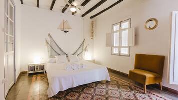 3 slaapkamers, een strijkplank/strijkijzer, wifi, beddengoed