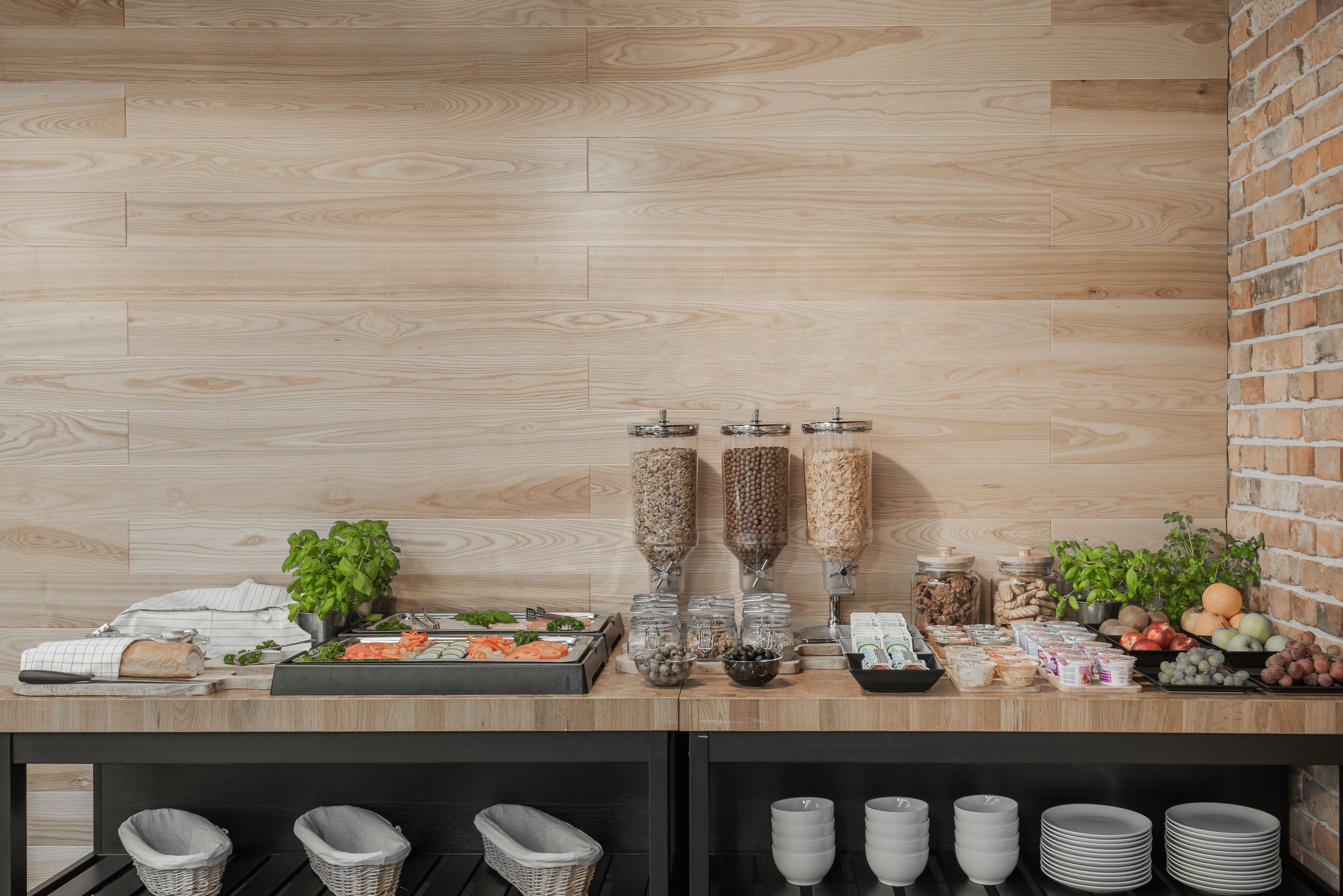 daily buffet breakfast (pln 50 per person)