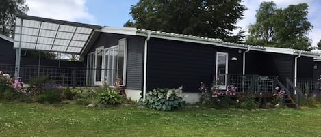 المنشأة من الخارج