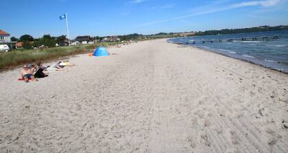 Ylellinen loma talo merinäköalalla, 2 kylpyhuonetta, wellness-nurkkaus, poreallas ja sauna