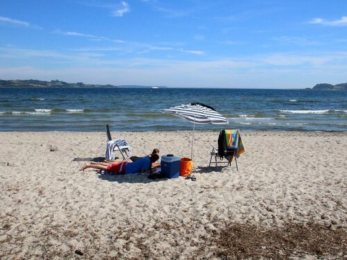 Luxus Ferienhaus mit Meerblick,Strand 100 Meter, 2 Badezimmer -Wirlpool & Sauna 