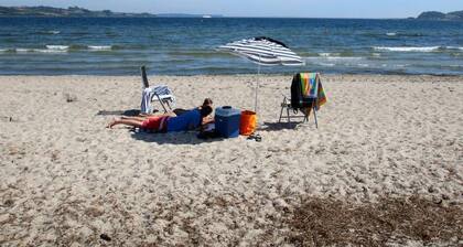 Luxus Ferienhaus mit Meerblick,Strand 100 Meter, 2 Badezimmer -Wirlpool & Sauna