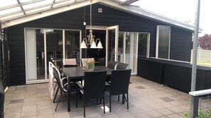 屋外ダイニングエリア