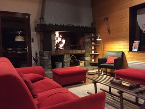 TV, fireplace, video games, DVD player - COZY CHALET 8 to 12 pers. on Vallouise (renovated from 2012 to 2016) (Vallouise-Pelvoux)