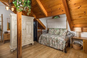 2 bedrooms, desk, free WiFi, bed sheets