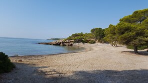 Plage à proximité, chaises longues