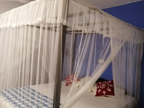 Deluxe Double Room | Premium bedding, down comforters, Tempur-Pedic beds - Happy Beach (Unawatuna)