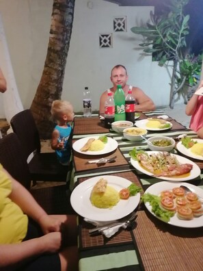 Breakfast, lunch, dinner served; local and international cuisine - Happy Beach (Unawatuna)