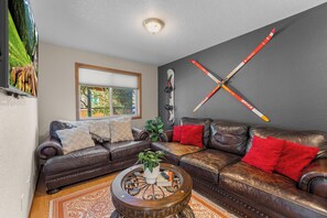 Smart TV - Pagosa Springs 6BR Lodge- Hike, Fish, Soak & Ski from this Scenic Escape (Pagosa Springs)