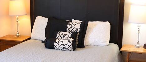 6 chambres, bureau, fer et planche à repasser, lit parapluie