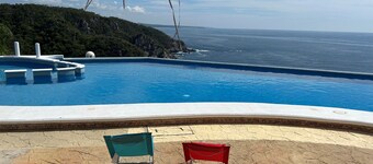 Ocean Front  House, Amazing Views, Infinity Pool, Relaxation