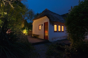 Exterior - Charming cottage with a hot tub and deck overlooking a stream. Amazing kitchen! (Castleisland)
