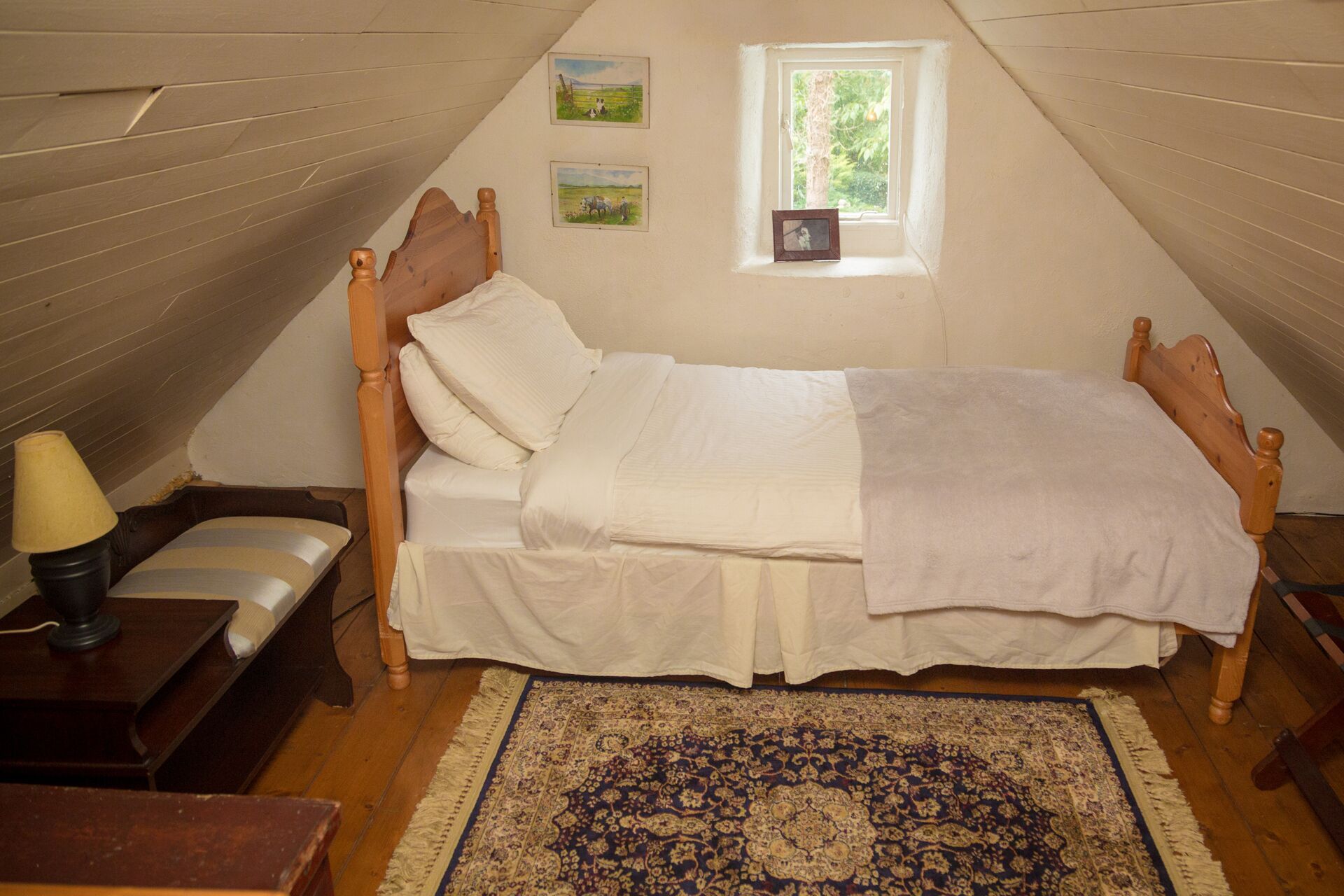 3 bedrooms, desk, iron/ironing board, travel cot