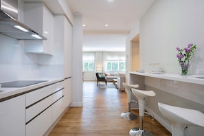 Réfrigérateur, micro-ondes, four, lave-vaisselle