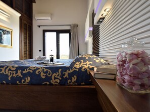 2 bedrooms, in-room safe, desk, free WiFi
