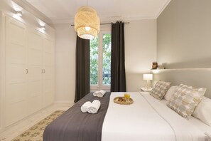 4 bedrooms, iron/ironing board, free WiFi, bed sheets