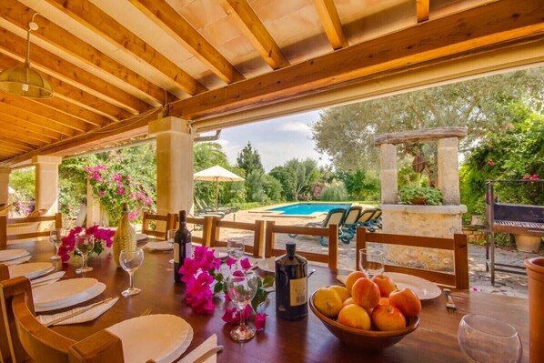 Outdoor dining