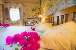 6 bedrooms, iron/ironing board, free WiFi, bed sheets
