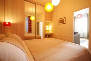 1 chambre, fer et planche à repasser, Wi-Fi gratuit, draps fournis