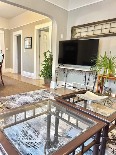 Charming Downtown Victorian - Walk to Dining, Breweries & Events