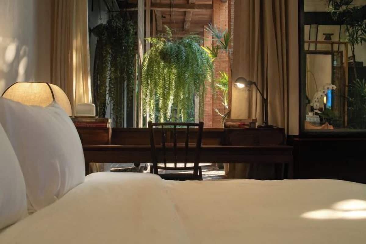 Frette Italian sheets, premium bedding, down comforters, in-room safe