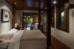 Frette Italian sheets, premium bedding, down duvets, in-room safe - Chandra Residence (Hang Dong)