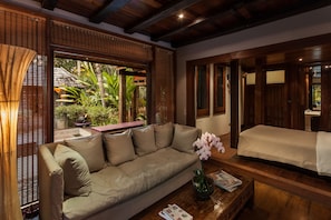 Luxury Pool Villa, 4 Bedrooms | Servicio de la habitación