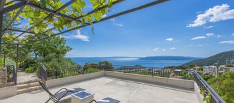 Detached house with sea views, on 2. 000qm plot, 2 Schlafzi.