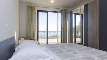 2 habitaciones, tabla de planchar con plancha y cuna de viaje