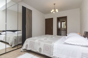 2 bedrooms, iron/ironing board, travel crib, free WiFi