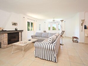 TV, fireplace, DVD player, books