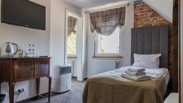 Classic Twin Room | Blackout drapes, soundproofing, iron/ironing board, free WiFi