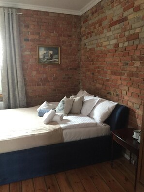 Blackout curtains, soundproofing, iron/ironing board, free WiFi