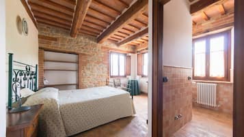 7 Schlafzimmer, Schreibtisch, Bügeleisen/Bügelbrett, kostenloses WLAN