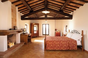 7 Schlafzimmer, Schreibtisch, Bügeleisen/Bügelbrett, kostenloses WLAN