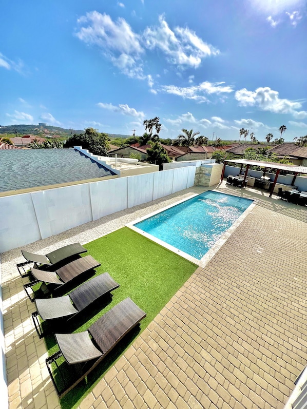 Pool - Located only minutes away from the Palm Beaches. 2 bedroom 3 beds 2 bathroom (Noord)
