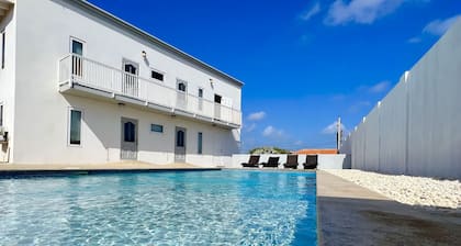 Located only minutes away from the Palm Beaches. 2 bedroom 3 beds 2 bathroom