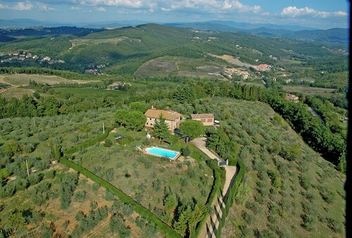 Relaxing vacation on the hills of Chianti, view of Florence, 35 minutes away