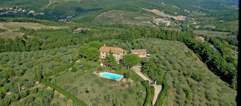 Relaxing vacation on the hills of Chianti, view of Florence, 35 minutes away