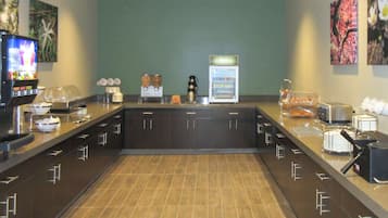 TĂ€gliches inbegriffenes kontinentales FrĂŒhstĂŒck